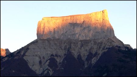 Feu sur le Mont Aiguille.