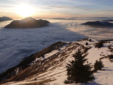 Le soleil descend sur le Môle.