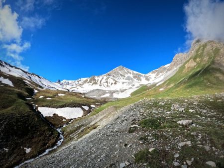 Au-dessus de la cabane, avec le Ravin de la Côte Belle à gauche