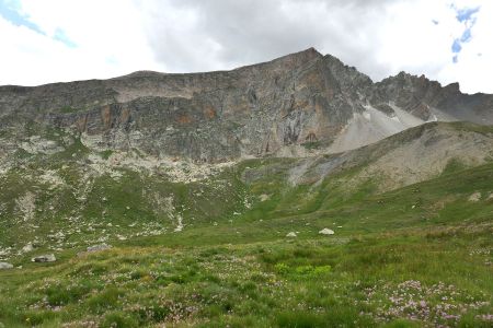 ....et muraille nord, qui porte le sommet