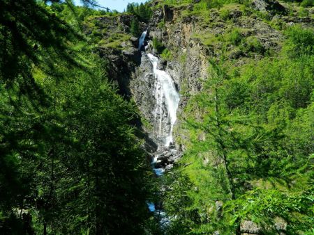 Cascade sur le torrent de Chichin.