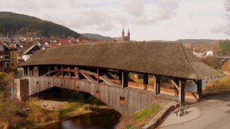 Holzbrücke à Forbach, vieux pont en bois sur la Murg.