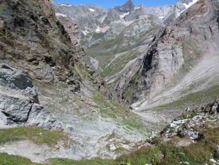 Sentier du cirque du Dard depuis le col du Grand Marchet