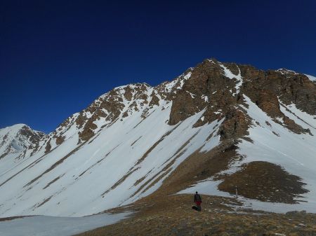 Le col de l’Aupillon et la raide arête qui nous attend.