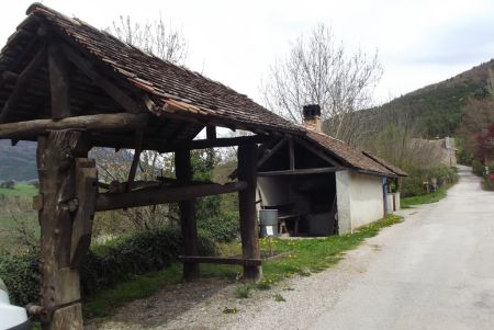 Travail à ferrer et four à pain