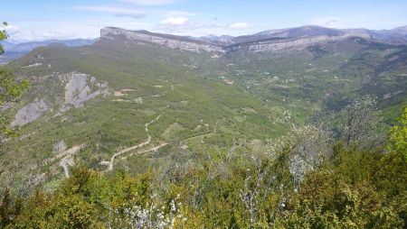 En face au nord, la Montagne de Gâche