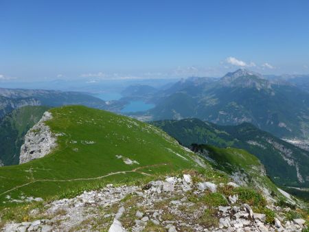 Vue sur la Petite Sambuy et le lac d’Annecy.