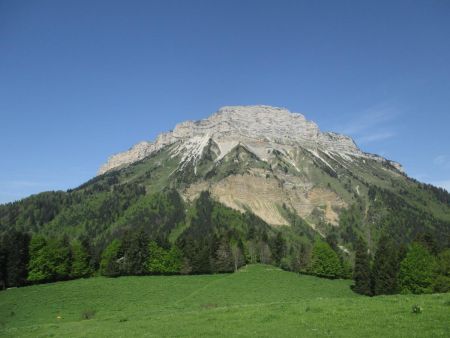 Vue sur Chamechaude depuis le Habert de Chamechaude