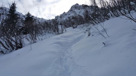 La montée au lac : la neige devient plus profonde