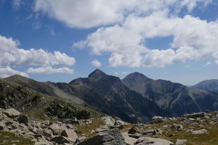 Fatigué je m’assois et profite des lieux.