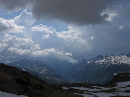 Belledonne sud sous des cumulus menaçants...