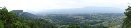 Les monts de Chambéry à gauche et la chaîne de l’Epine