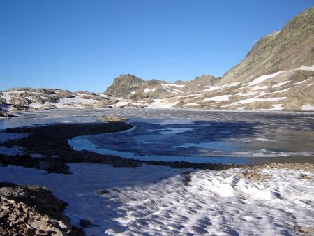 Lac supérieur 2670 m en juillet : un bout d’Arctique.