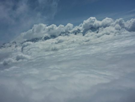 Sortie de brouillard ... vue sur les Aravis