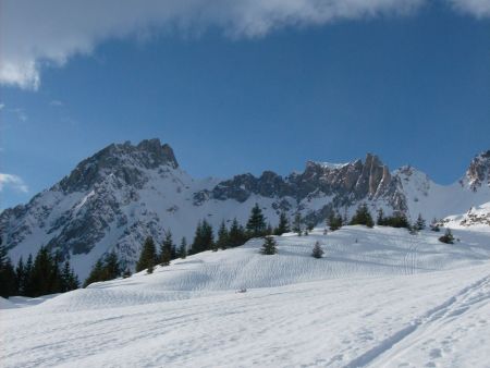 le col des Chasseurs à gauche, la Cicle à droite