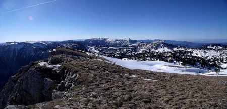 Vue sur le plateau et la Montagne de Glandasse