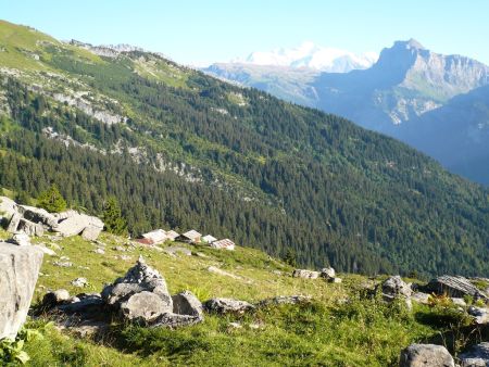 Descente sur les chalets de Criou.