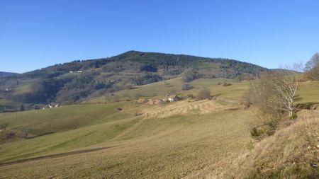 La Grande Roche. Le Col de Chamont est à droite.