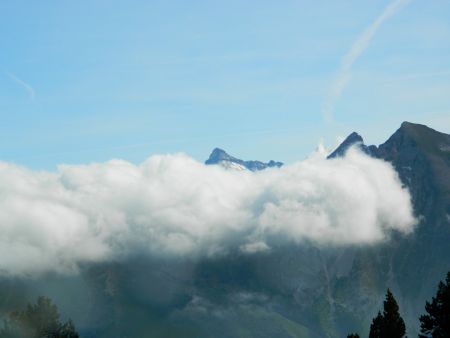 Le Grand Ferrand à la manie de retenir les nuages.