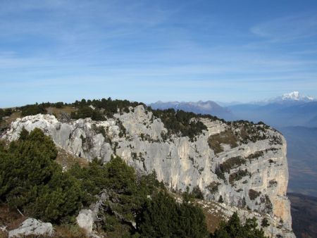 Au fond le Mont-Blanc.