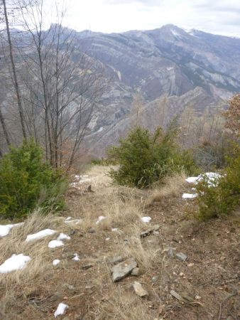 La raide descente vers le Col de l’Escuichière...