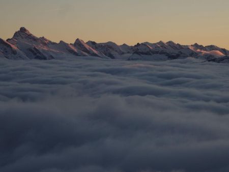 Derniers rayons sur la chaîne des Aravis.