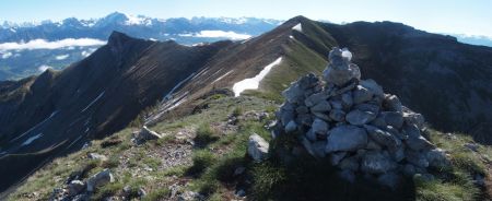 Regard en arrière sur les deux pics voisins