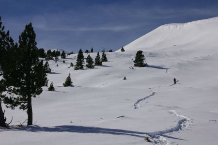 En direction des crêtes de Mounégou