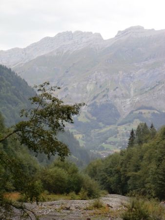 Le grand versant sud des Aravis, et sa porte, depuis l’Arrondine.