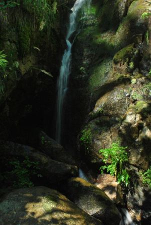 Une très belle cascade vers la fin du sentier des Roches (2)