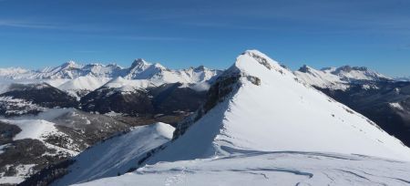 Descente du sommet en traversée dans le rétro.