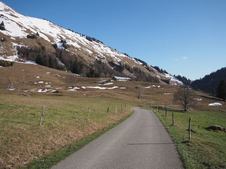 Sur la route en direction du col du Fer