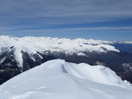 Le sommet, derrière Belledonne