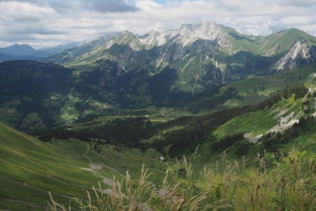 Arrivée au sommet. Vue sur Merdassier-Blonnière-Étale.