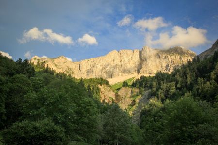 Sous les crêtes de la Rama et de la Tête de Vachères.