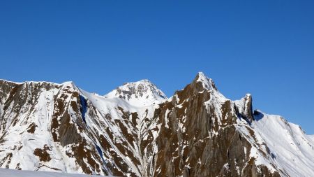 Cheval Noir, Tête de Fer et la Dent