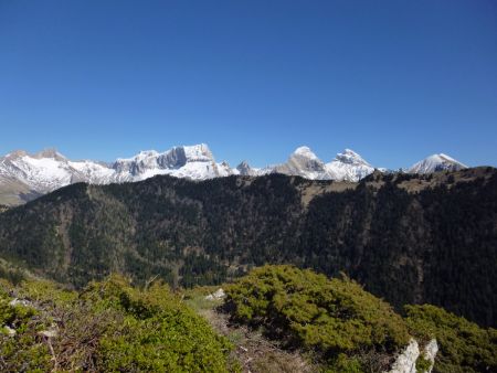 Sur la crête sommitale. Du Rocher Rond à Chamousset.