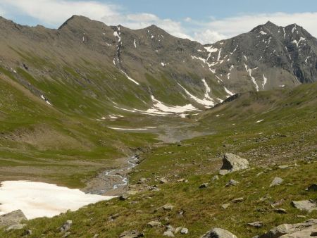 Vallon du Maurian : le replat d’Amont. A droite, le Pic des Trois Evêchés.