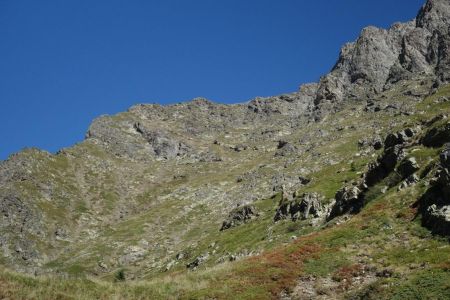 Au-dessus de la première barre, vers 2100, l’itinéraire se dessine.