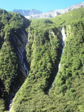 Tout le long de la montée, des cascades