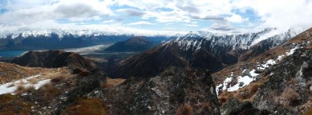 Montée vers McIntosh Hut, dans le rétro (on voit la piste sur les crêtes d’où on vient)