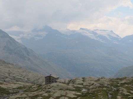 Le refuge du Carro est en vue.