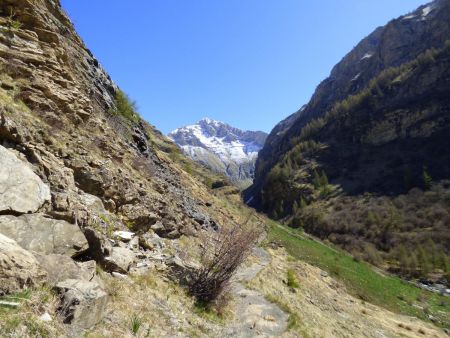 Le début du vallon et la Pointe de la Diablée 