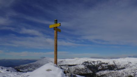 déjà la crête des Monges.