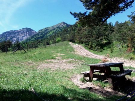 Regard sur la Tête de Praorzel du Col du Prayet.