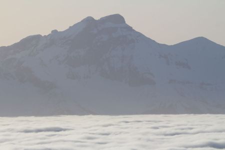 Le Ferrand en impose même voilé dans la brume...