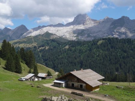 Les chalets du Crot et la pointe Percée