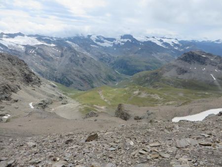 Regard arrière dans la montée au col.