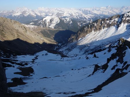 Regard sur le vallon du Foron, avec au fond le Haut-Giffre.