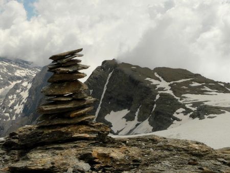 Le tout nouveau (et très sommaire) cairn de la Pointe de la Haie